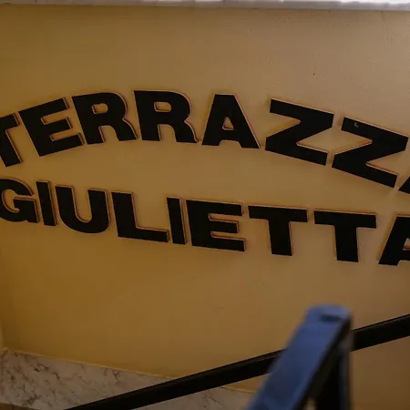 Terrazza Giulietta - Piazza Cavour Neapol